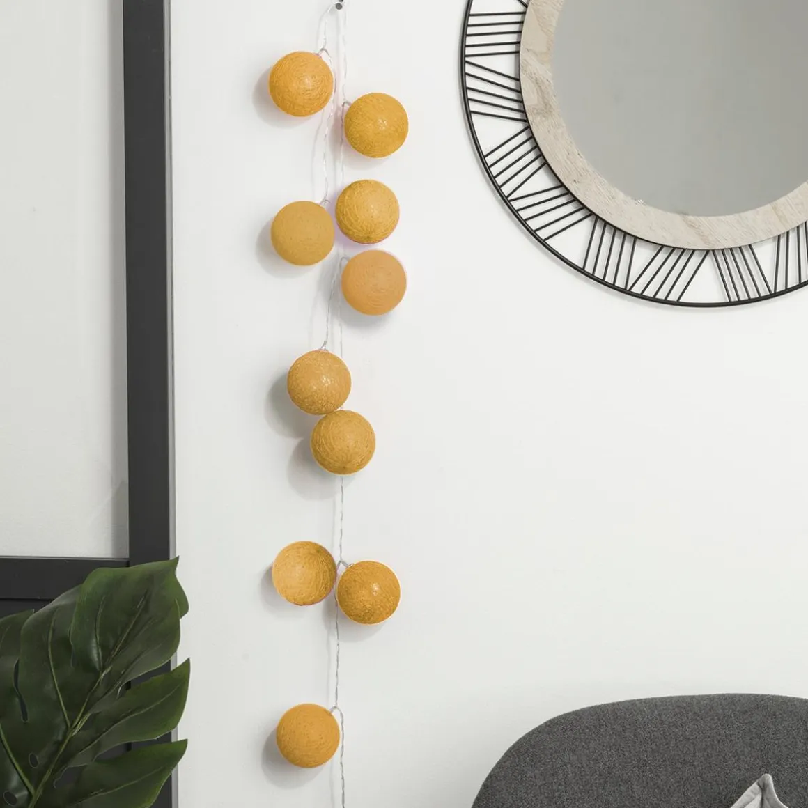 GUIRLANDE LED SECTEUR 20 BOULES OCRE D.6CM