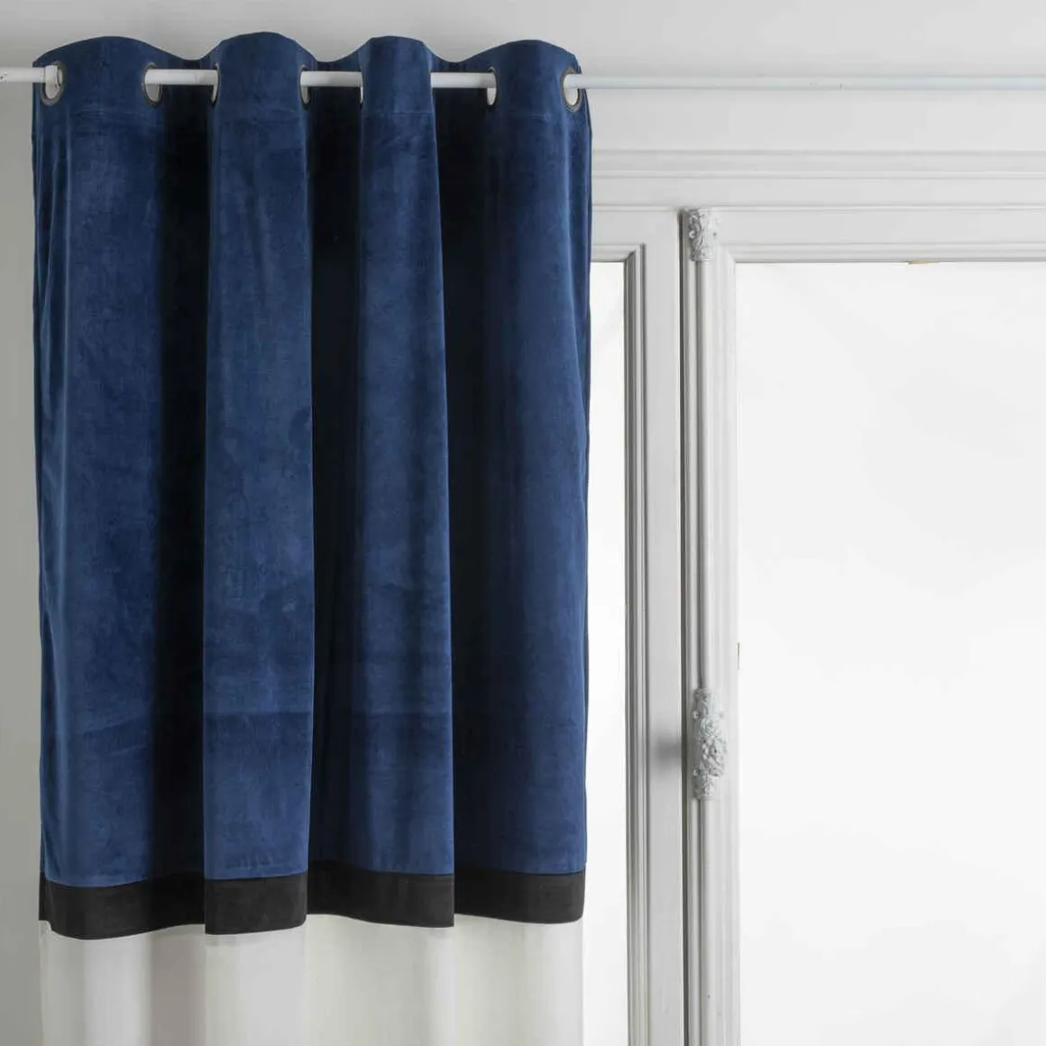 RIDEAU A OEILLETS HOTEL BLEU ET BLANC 140X260CM