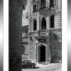 TABLEAU 20 CM X 30 CM BAGUETTE NOIRE  ASSISE EN ITALIE