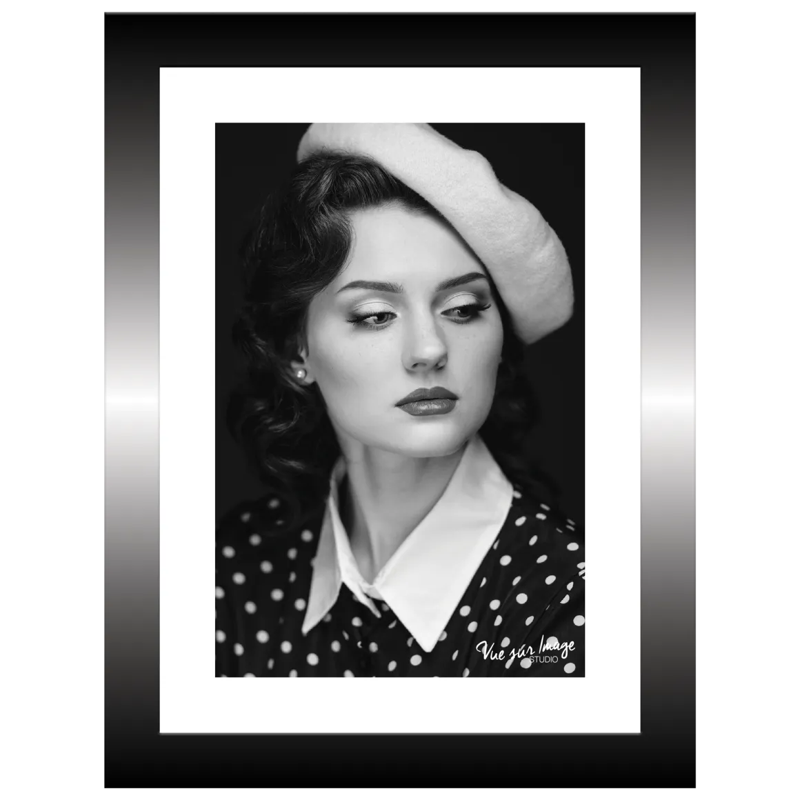 TABLEAU 15X20CM BAGUETTE NOIRE FEMME VINTAGE BERET